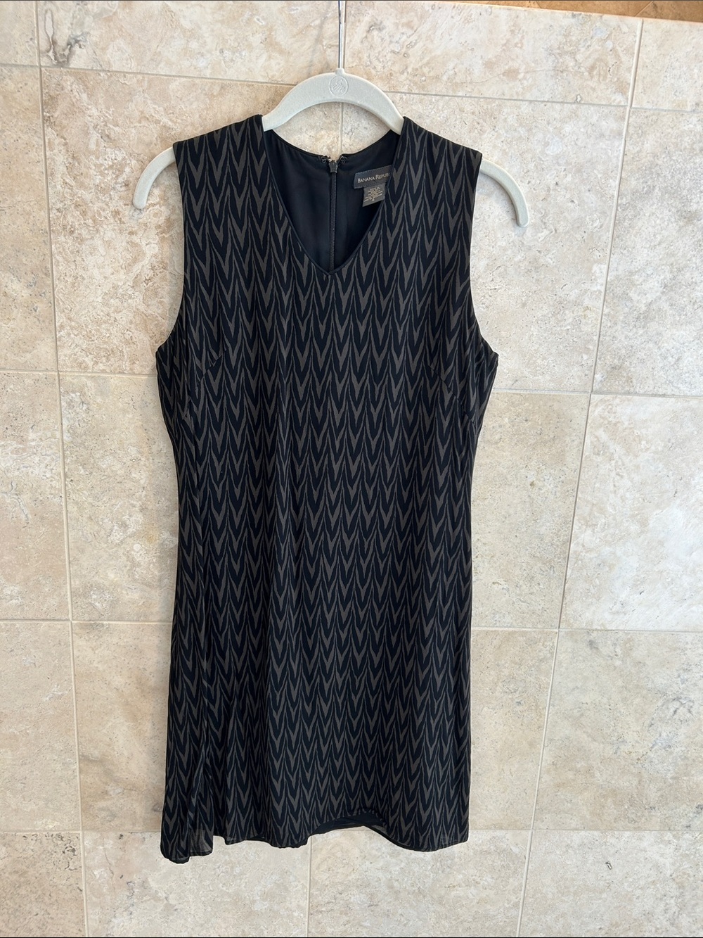 Banana Republic Black Chevron Sleeveless Shift Dress
